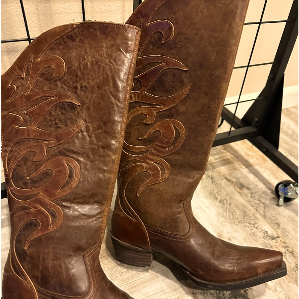 Women’s boots size 8 knee high brown leather ariat cowboy boots